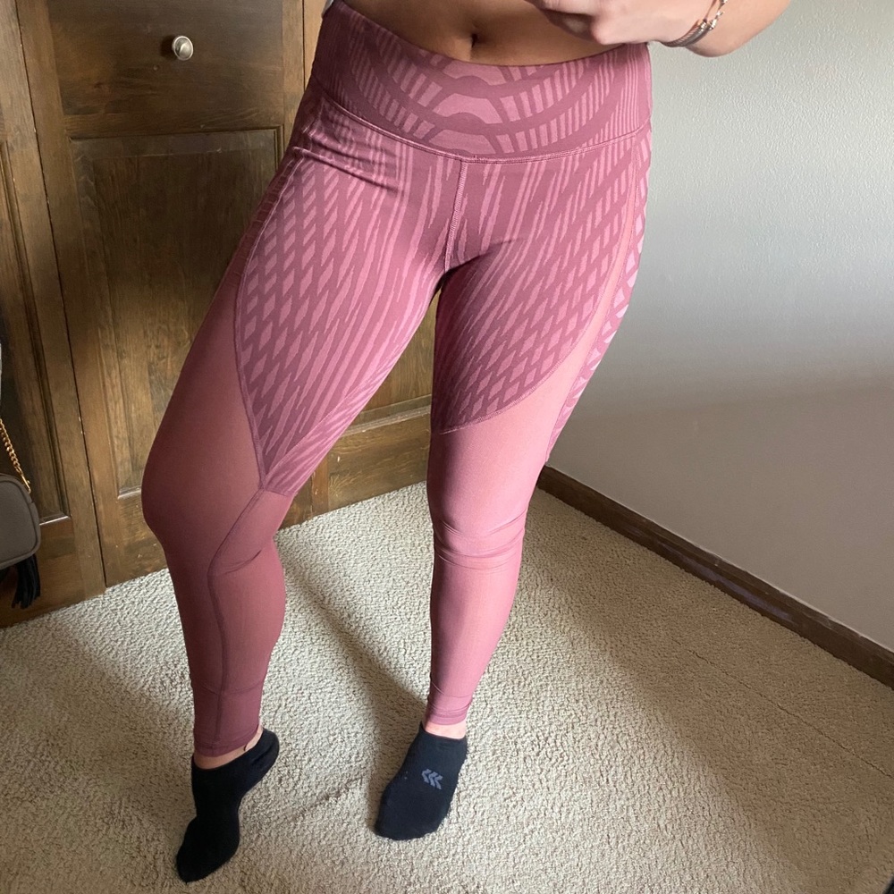 Alo Mesh dusty rose leggings